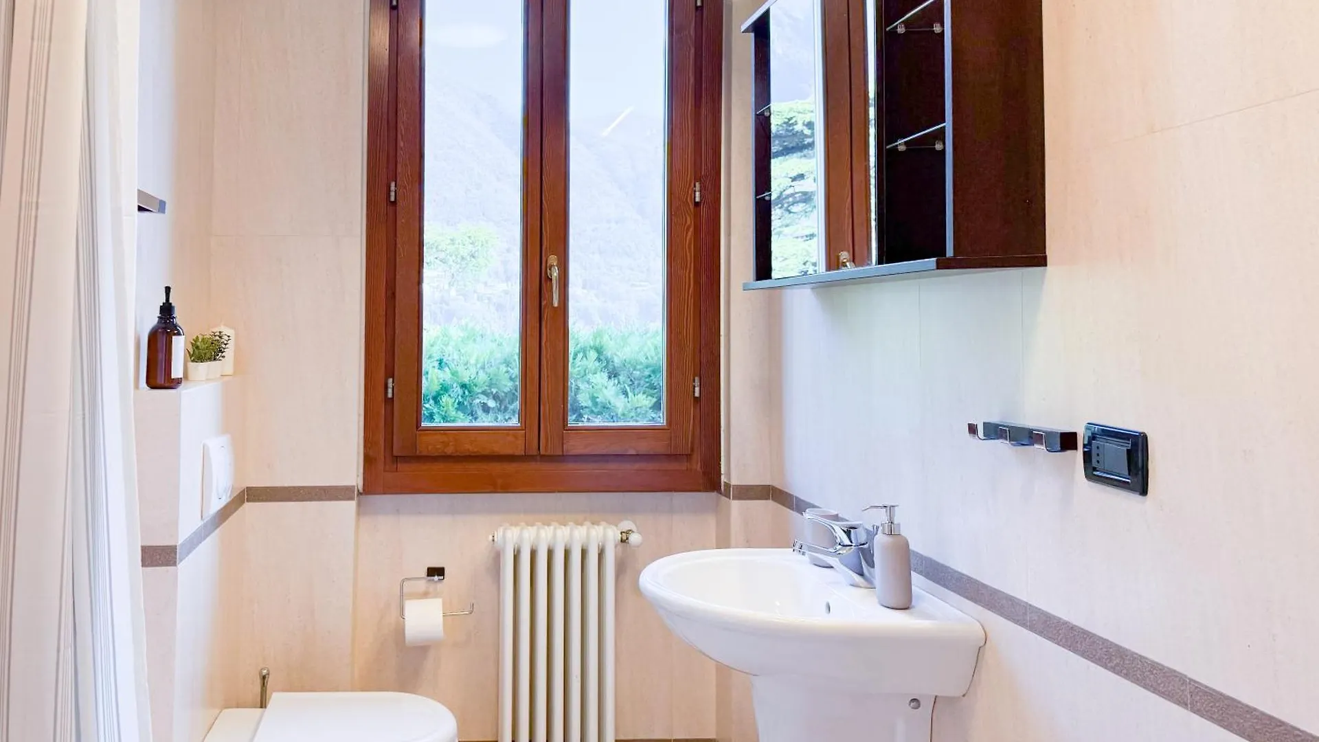 Dimora Larianda - Private Parking And Garden Villa Laglio Italien