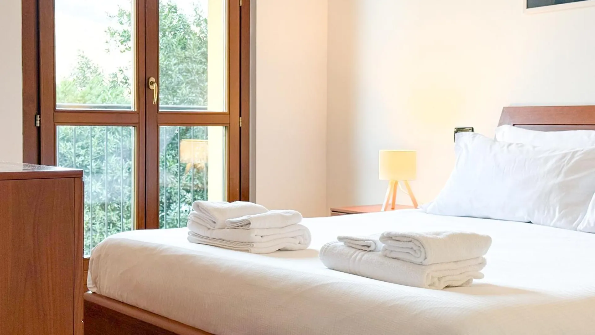 Villa Dimora Larianda - Private Parking And Garden Laglio 0*,  Italia